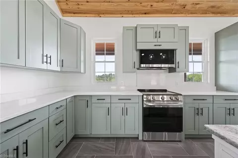 Kitchen - 99 Moore Ln, Galax, VA 24333 photo 4 of 7