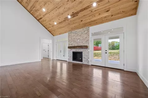 Living - 99 Moore Ln, Galax, VA 24333 photo 2 of 4