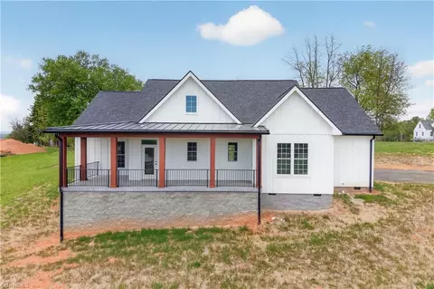99 Moore Ln, Galax, VA 24333