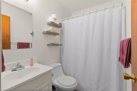 Bath - 3673 Pine Ridge Dr, Trinity, NC 27370 photo 2 of 3