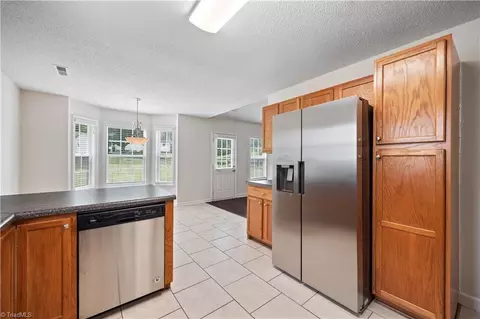 Kitchen - 1742 Spring Path Trl, Clemmons, NC 27012 photo 4 of 4