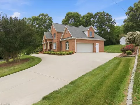 Exterior - 540 Hickory Dr, Salisbury, NC 28144 photo 5 of 11