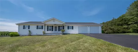 817 Holly Springs Rd, Mount Airy, NC 27030