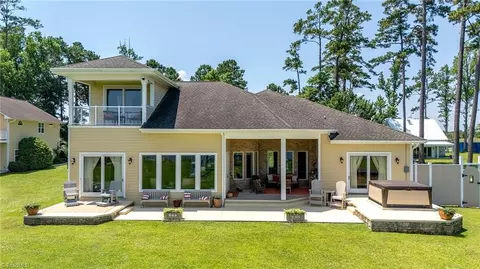 2391 Temples Point Rd, Havelock, NC 28532
