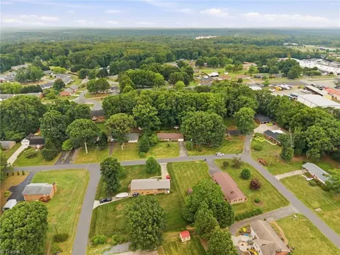 View/Area - 306 Spring St, King, NC 27021 photo 2 of 5