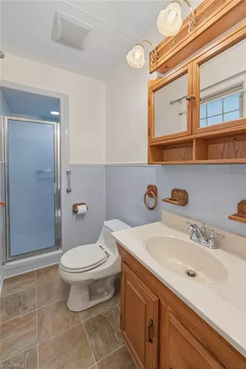 Bath - 306 Spring St, King, NC 27021 photo 1 of 3