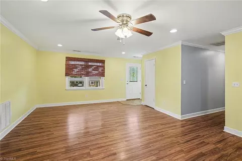 Living - 314 Mountainbrook Dr, King, NC 27021 photo 4 of 5