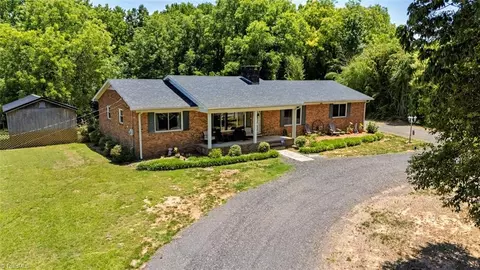 406 Old Liberty Rd, Asheboro, NC 27203