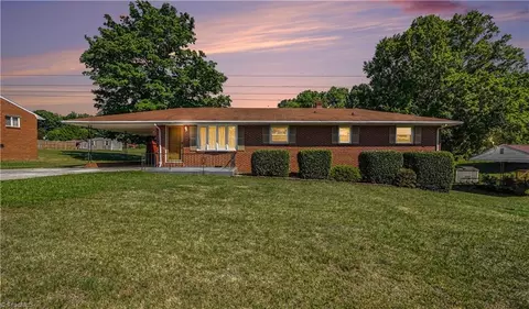 107 Hilltop Rd, Thomasville, NC 27360
