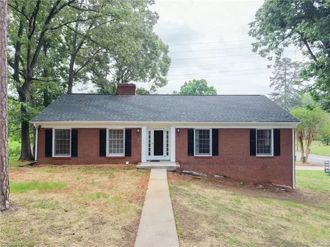 215 Raeford Ave, Lexington, NC 27292