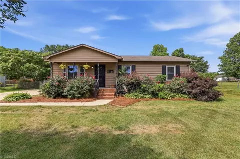 31 Kirk St, Thomasville, NC 27360