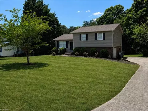 7942 Snyder Farm Rd, Tobaccoville, NC 27050