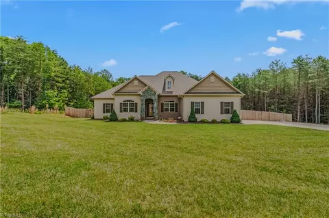 9637 Creek Farm Rd, Tobaccoville, NC 27050