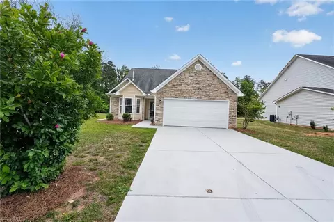 1120 Kinnan Dr, Burlington, NC 27217