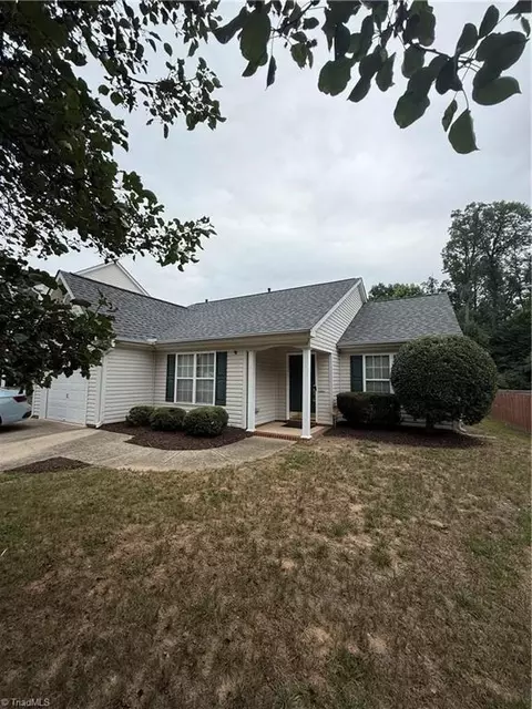 7 Bluestem Ct, Greensboro, NC 27405