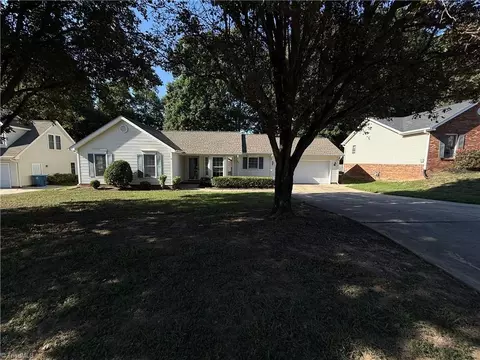 5520 Cornerstaff Dr, Greensboro, NC 27407