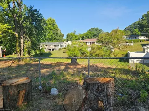2 North Washington Avenue, Reidsville, NC 27320