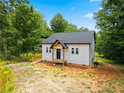 625 Gunters Hill Rd, Boomer, NC 28606