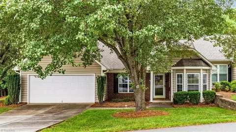 8 Mansfield Cir, Greensboro, NC 27455
