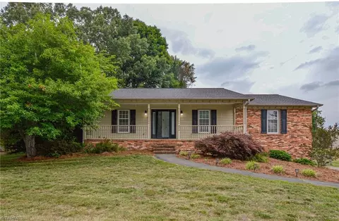 804 Newington Dr, Clemmons, NC 27012