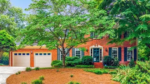 707 Sussex Ct, Greensboro, NC 27410