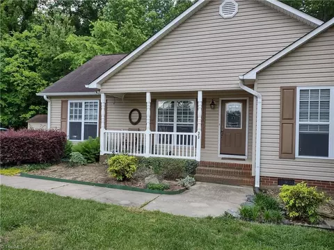 33 Thomasville High Dr, Thomasville, NC 27360
