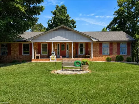 529 N Carolina Ave, Statesville, NC 28677