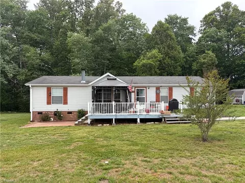 1090 Chestnut Grove Rd, King, NC 27021