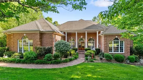 6806 Buckley Dr, Summerfield, NC 27358