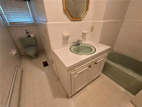 Bath - 540 Johnson Rd, High Point, NC 27265 photo 1 of 1