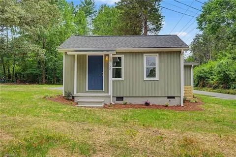 300 Cedar St E, Yadkinville, NC 27055