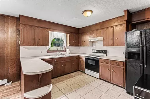 Kitchen - 1040 Beechwood Rd, King, NC 27021 photo 3 of 4