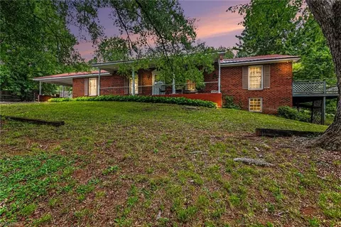 1040 Beechwood Rd, King, NC 27021