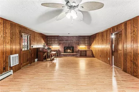 Living - 1040 Beechwood Rd, King, NC 27021 photo 2 of 4