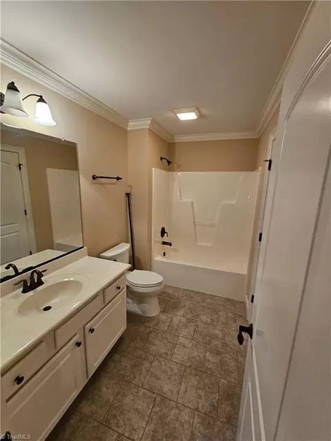 Bath - 121 Oleander Dr, Bermuda Run, NC 27006 photo 2 of 4