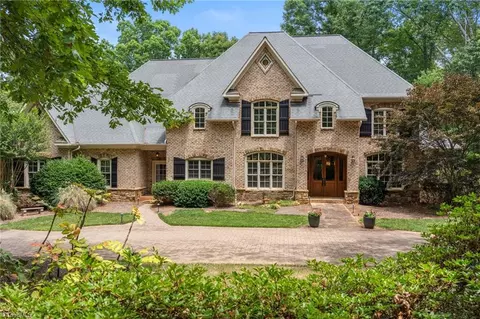 141 Wellsprings Ct, Pfafftown, NC 27040