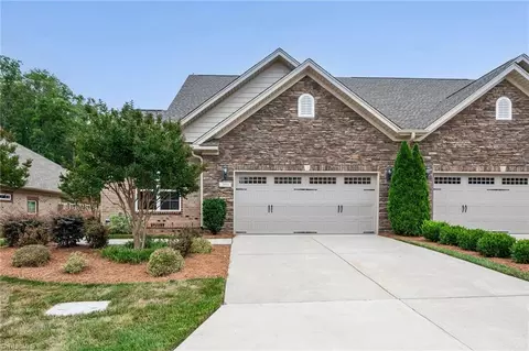 2934 York Place Dr, Walkertown, NC 27051