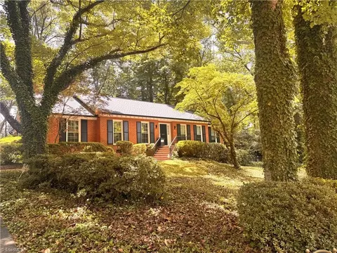 803 Cornwallis Dr W, Greensboro, NC 27408