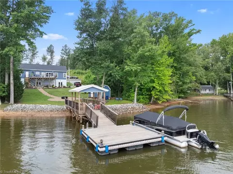 645 Riverside Dr, Lexington, NC 27292