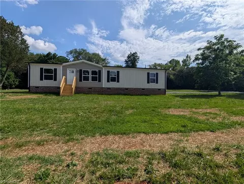 171 Greenwood St, Lexington, NC 27292