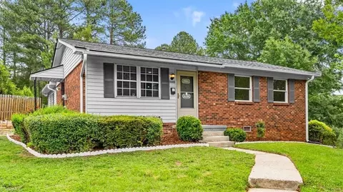 5005 Farmoor Cir, Winston Salem, NC 27105