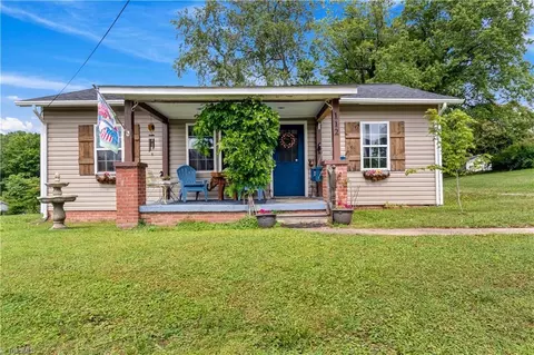 112 Hillcrest St, Jonesville, NC 28642