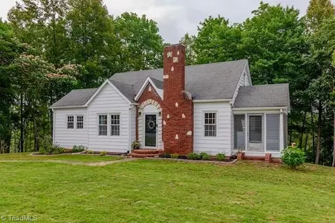 1779 Mountainview Rd, King, NC 27021