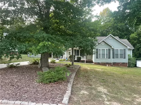 709 Old Castle Dr, Randleman, NC 27317