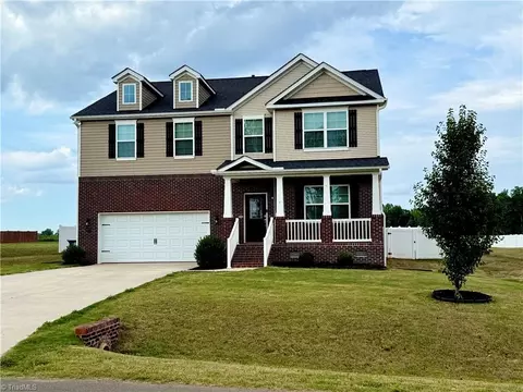 2014 Summer Walk Dr, Mebane, NC 27302