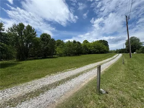 000 Eagle Ln, Mount Airy, NC 27030