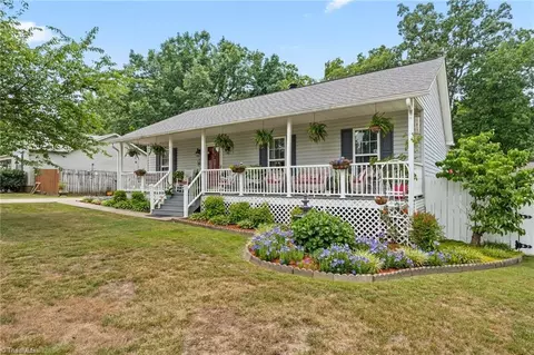 111 Duncan Dr, Thomasville, NC 27360