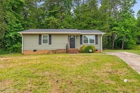 3855 Queen Ann Cir, Winston Salem, NC 27106
