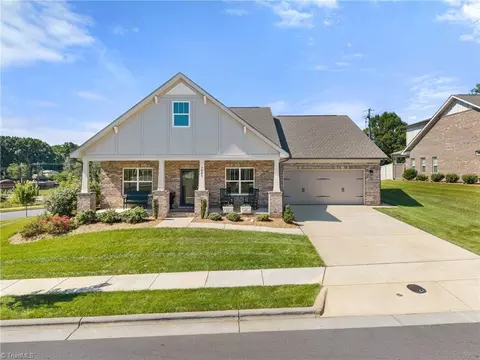 1003 Beechcrest Dr, Kernersville, NC 27284