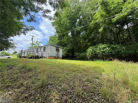 172 Poteat Rd, Mount Airy, NC 27030